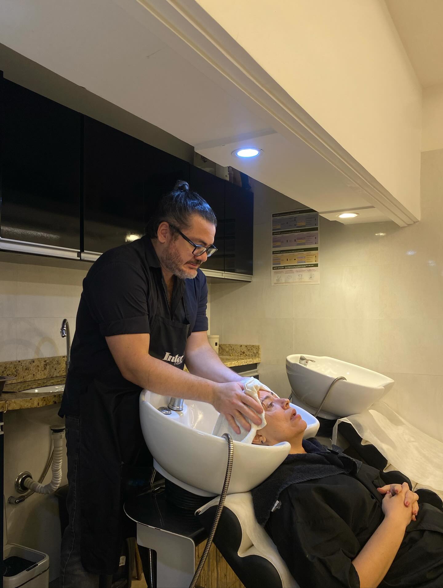 especialista em cabelos no salão Inter Model em Botafogo RJ