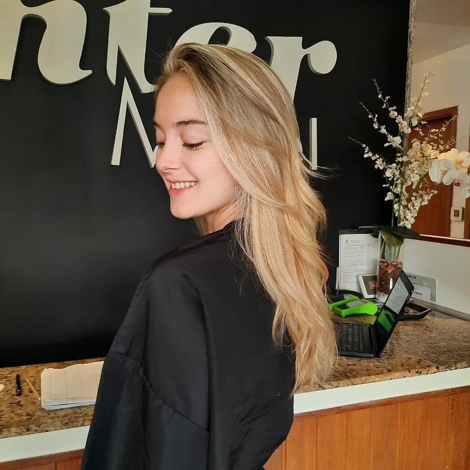 Iluminado e mechas no Inter Model Centro de Beleza, em Botafogo